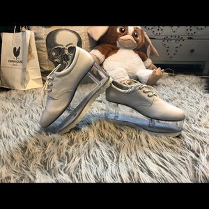 YRU Qloud 2091 shoes